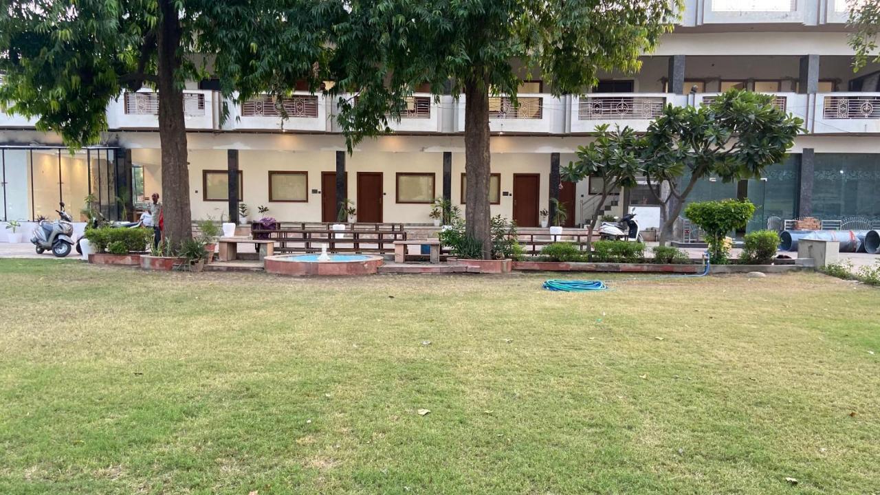 The Kedar Resort มถุรา ภายนอก รูปภาพ
