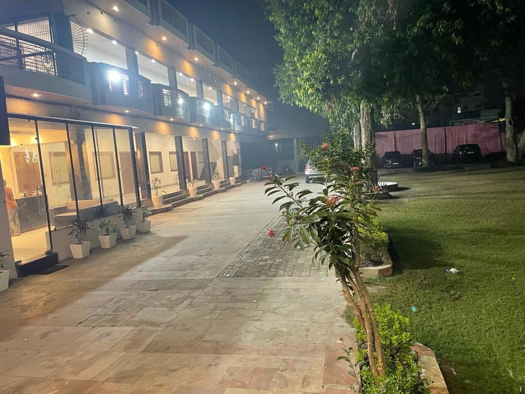 The Kedar Resort มถุรา ภายนอก รูปภาพ